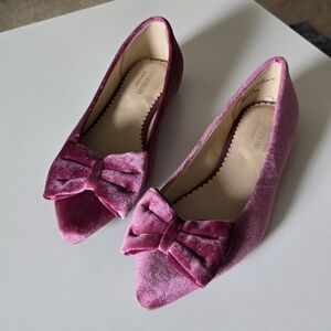 Issac Mizrahi velvet with bow embellishment color pink size 6.5